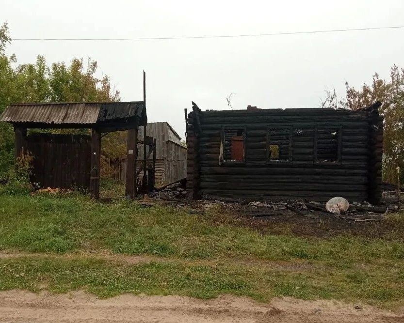 Водитель отдельного поста в селе Бемыж заметил пожар из окна подразделения