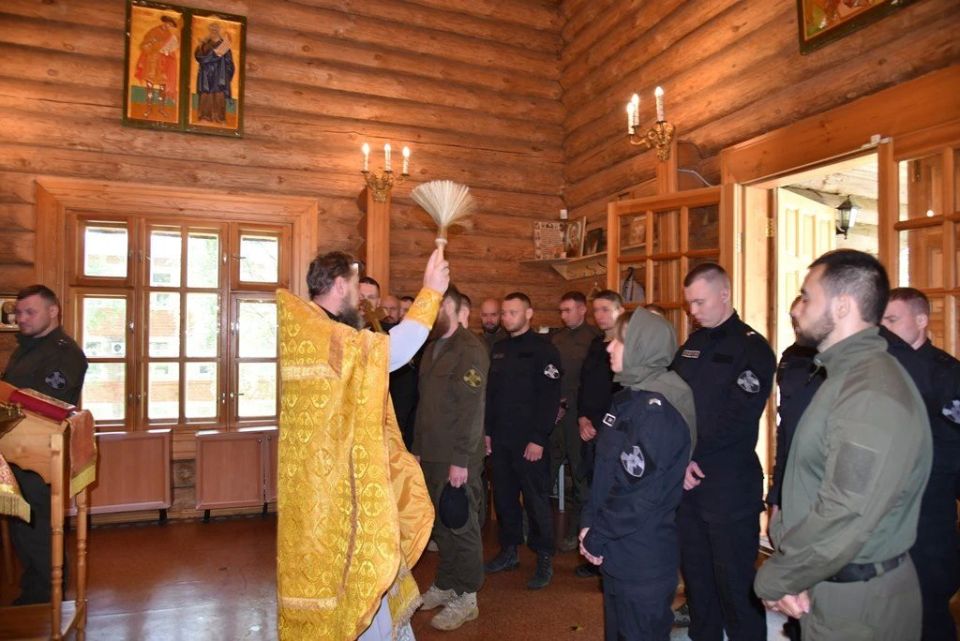 В Удмуртии росгвардейцы приняли участие в божественной литургии, посвященной памяти Дмитрия Донского В Удмуртии росгвардейцы приняли участие в божественной литургии, посвященной памяти Дмитрия Донского