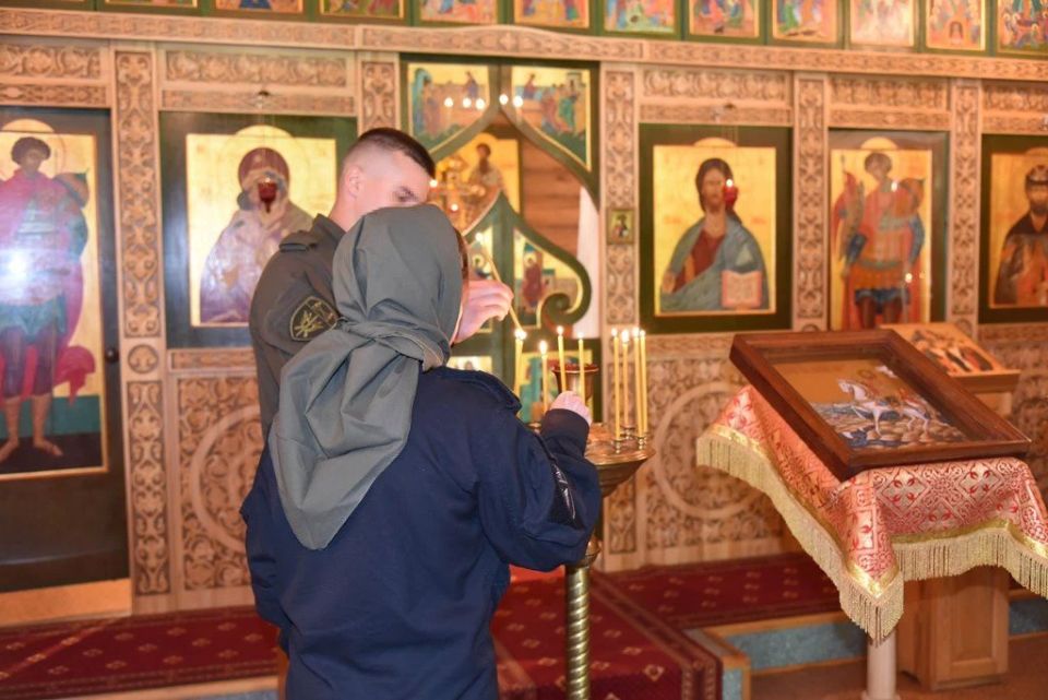 В Удмуртии росгвардейцы приняли участие в божественной литургии, посвященной памяти Дмитрия Донского В Удмуртии росгвардейцы приняли участие в божественной литургии, посвященной памяти Дмитрия Донского