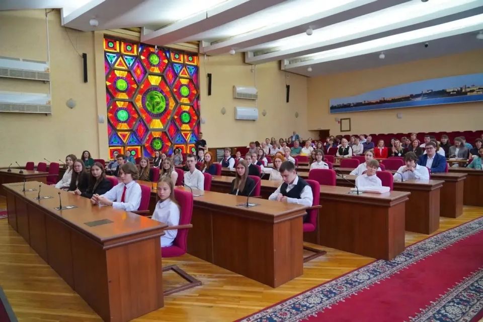 Седьмой год подряд ученики школ Союзного избирательного округа поощряются именной стипендией депутата фракции #ЕдинаяРоссия, председателя постоянной комиссии по социальной политике и делам ветеранов Гордумы Ижевска Бахруза... Седьмой год подряд ученики школ Союзного избирательного округа поощряются именной стипендией депутата фракции #ЕдинаяРоссия, председателя постоянной комиссии по социальной политике и делам ветеранов Гордумы Ижевска Бахруза...