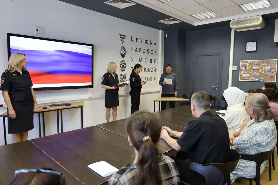 В Удмуртии иностранные граждане присягнули на верность России В Удмуртии иностранные граждане присягнули на верность России