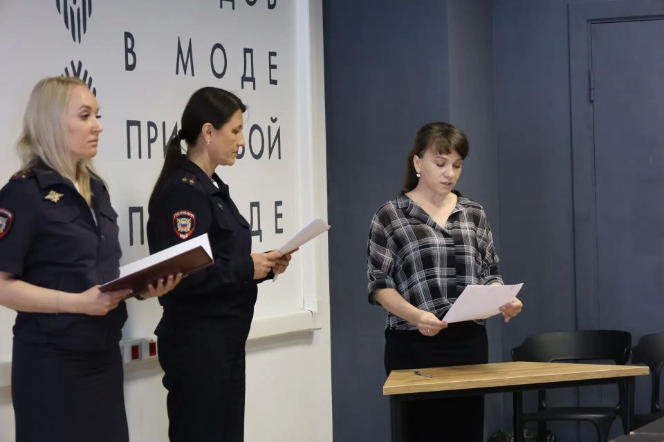 В Удмуртии иностранные граждане присягнули на верность России В Удмуртии иностранные граждане присягнули на верность России