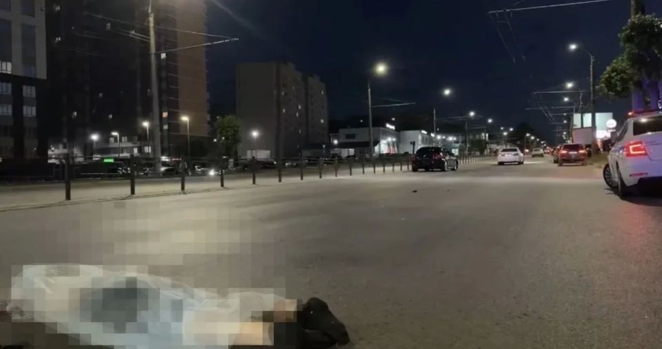 Смертельное ДТП в Ижевске: водитель без прав сбил двух пешеходов, подросток погиб под колёсами лихача Смертельное ДТП в Ижевске: водитель без прав сбил двух пешеходов, подросток погиб под колёсами лихача