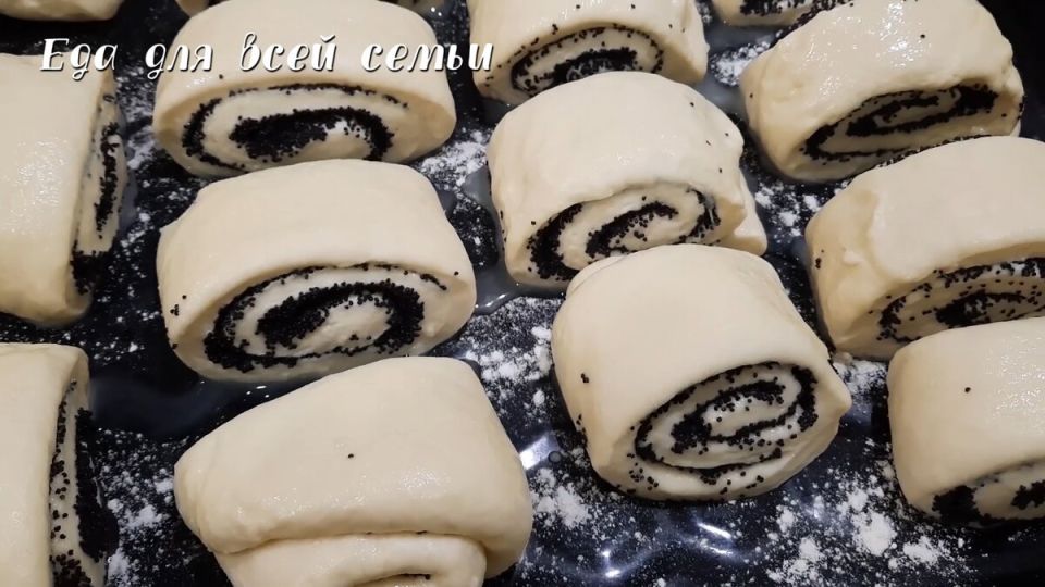 Нежные булочки с маком: простое и вкусное решение для семейного ужина