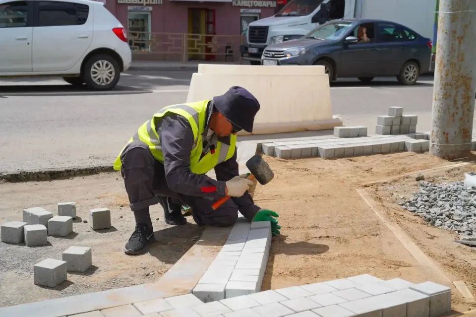На одной из исторических улиц Ижевска близится к завершению ремонт тротуаров На одной из исторических улиц Ижевска близится к завершению ремонт тротуаров