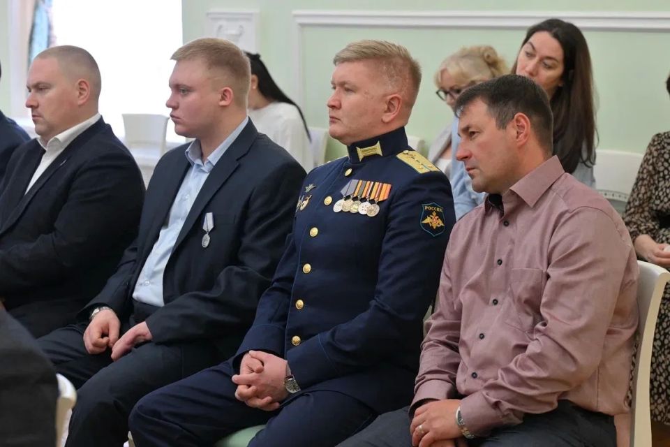 Александр Бречалов: Еще недавно они служили Родине с оружием в руках, теперь будут служить дома Александр Бречалов: Еще недавно они служили Родине с оружием в руках, теперь будут служить дома