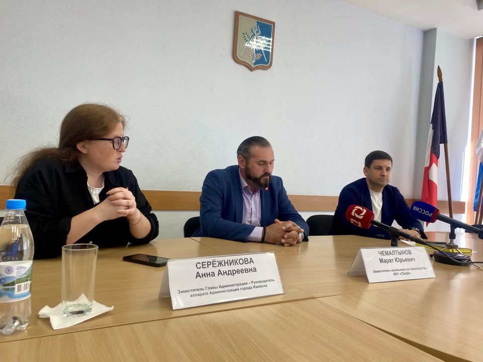 Прямо сейчас в администрации Ижевска начался брифинг на тему корректировки организации движения вокруг перекрытого участка ул. Горького и по ограничениям движения на ул. Удмуртской
