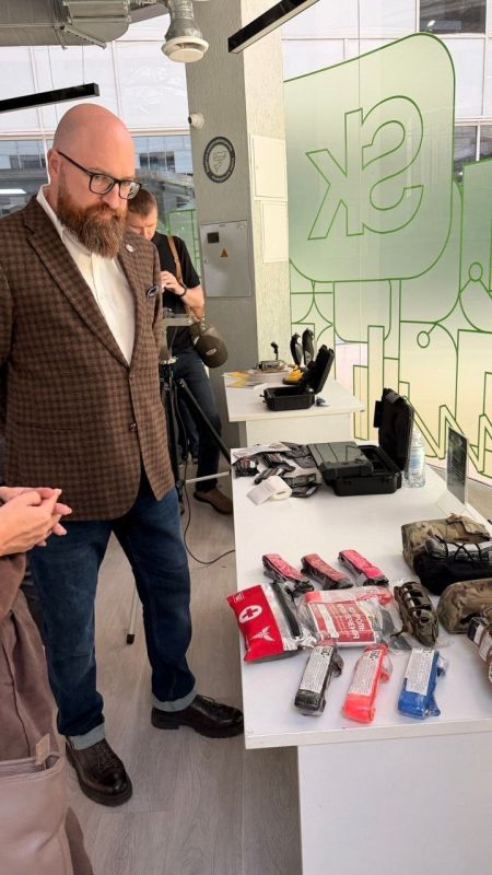 Концерн «Калашников» представил на конференции в технопарке «Сколково» в Москве две собственные разработки: гемостатические бинты QuikMed и портативный аппарат УЗИ Концерн «Калашников» представил на конференции в технопарке «Сколково» в Москве две собственные разработки: гемостатические бинты QuikMed и портативный аппарат УЗИ