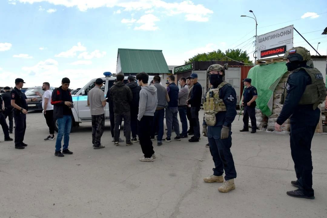 14 иностранцев выдворят из РФ из-за нарушений миграционного законодательства в Удмуртии 14 иностранцев выдворят из РФ из-за нарушений миграционного законодательства в Удмуртии
