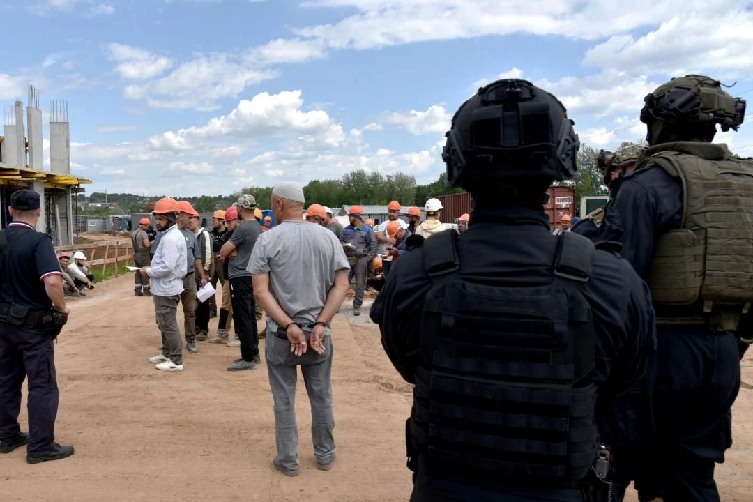 14 иностранцев выдворят из РФ из-за нарушений миграционного законодательства в Удмуртии 14 иностранцев выдворят из РФ из-за нарушений миграционного законодательства в Удмуртии