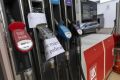 На заправках «Лукойла» и «Башнефти» в Удмуртии следом за «Татнефтью» ввели лимиты на отпуск бензина