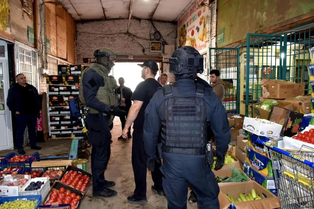 14 иностранцев выдворят из РФ из-за нарушений миграционного законодательства в Удмуртии 14 иностранцев выдворят из РФ из-за нарушений миграционного законодательства в Удмуртии