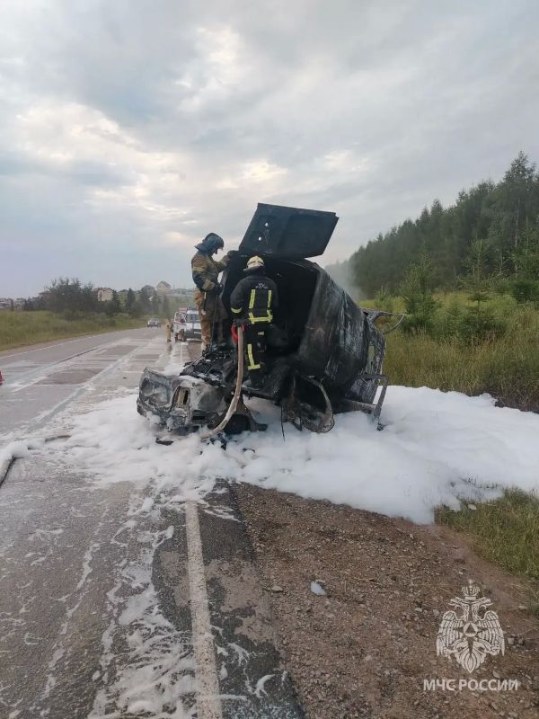 Автомобили загорелись после ДТП на трассе под Ижевском, есть пострадавшие Автомобили загорелись после ДТП на трассе под Ижевском, есть пострадавшие