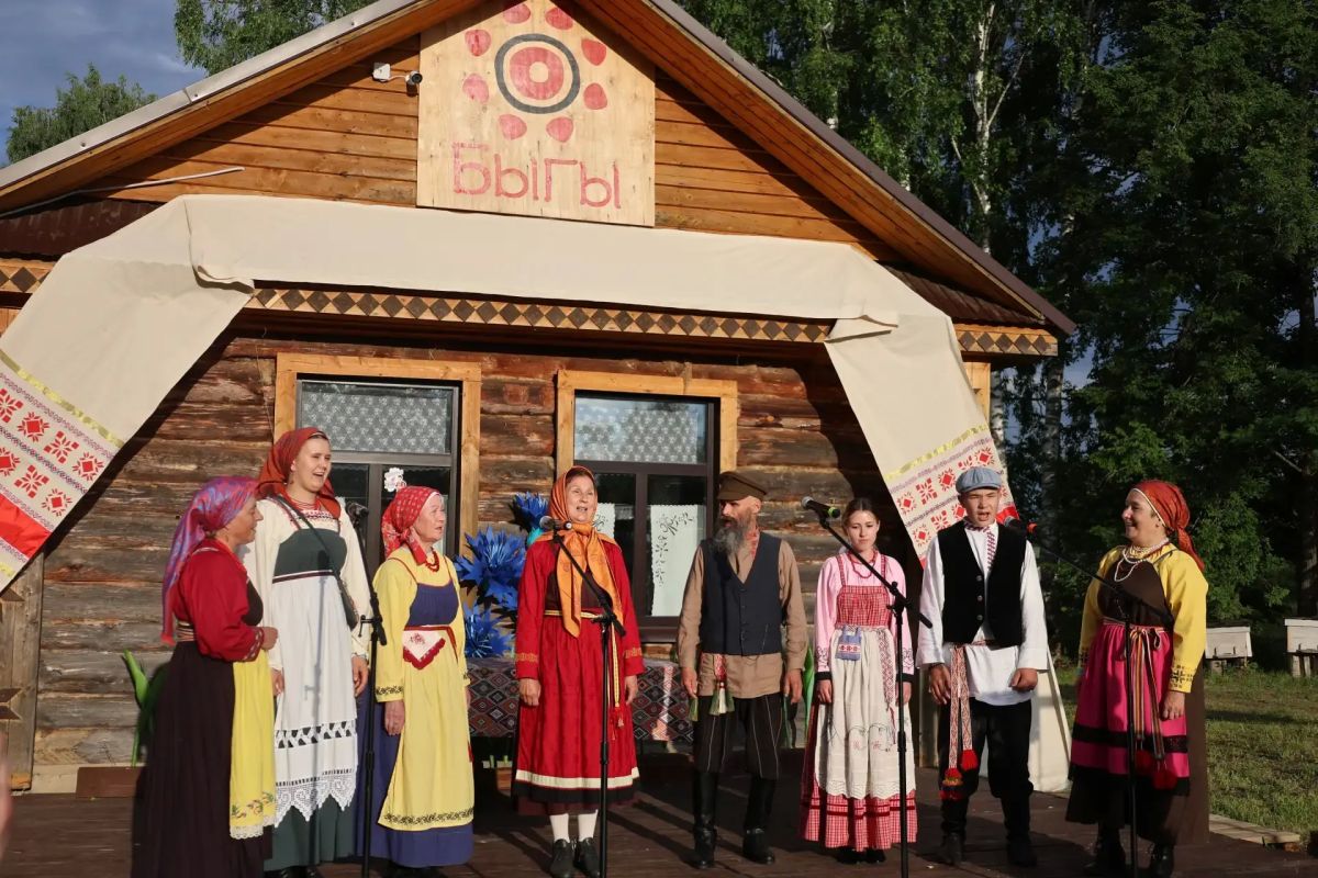 В Удмуртии раньше говорили «быг-быг», когда хвалили хозяйку, угостившую пышной и мягкой сдобой В Удмуртии раньше говорили «быг-быг», когда хвалили хозяйку, угостившую пышной и мягкой сдобой