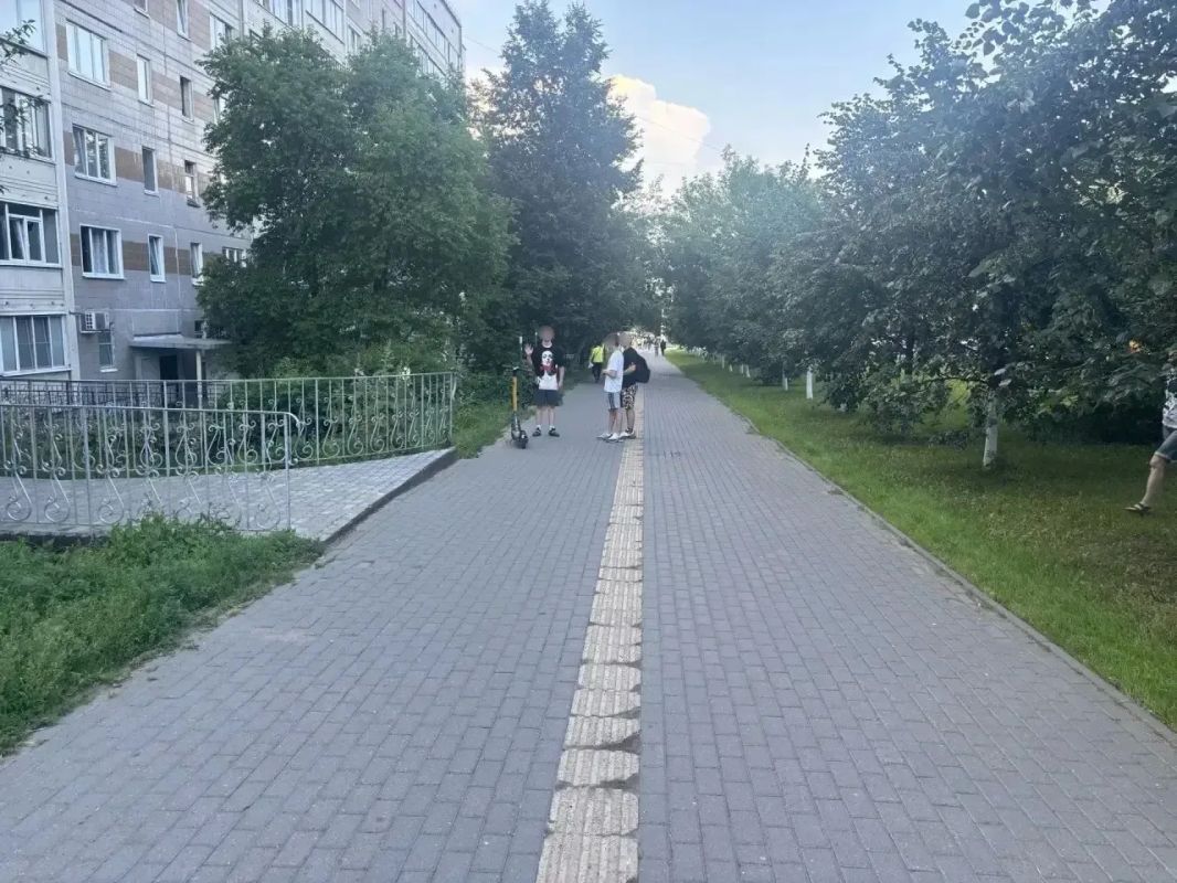 15 – летний водитель кикшерингового электросамоката, двигаясь по тротуару, совершил наезд на пешехода 15 – летний водитель кикшерингового электросамоката, двигаясь по тротуару, совершил наезд на пешехода