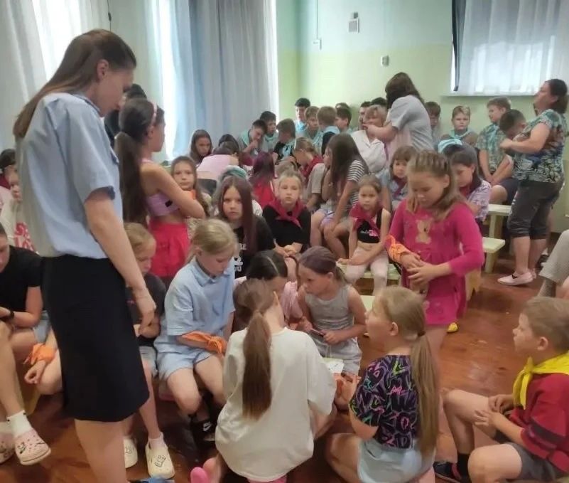 8 июля - в один из самых теплых праздников «Дня семьи, любви и верности» на территории детского оздоровительного санатория «Ласточка» прошла необычная профилактическая акция Госавтоинспекции г. Ижевска. Главной темой... 8 июля - в один из самых теплых праздников «Дня семьи, любви и верности» на территории детского оздоровительного санатория «Ласточка» прошла необычная профилактическая акция Госавтоинспекции г. Ижевска. Главной темой...