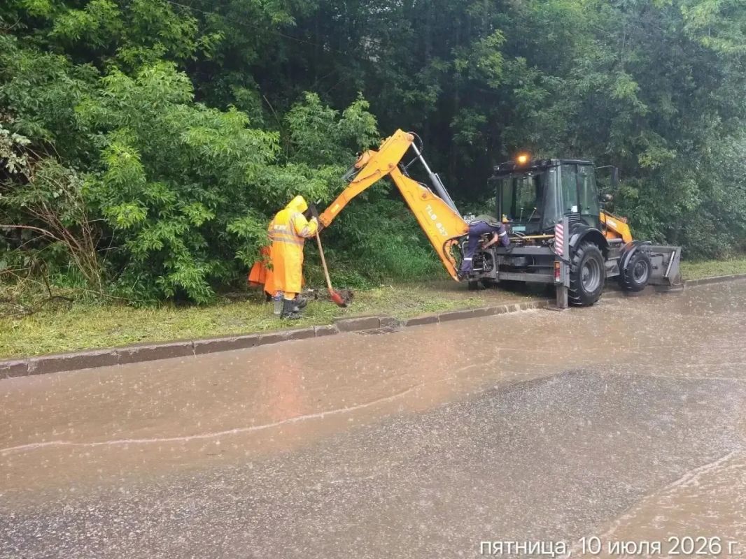 Сильные дожди в Ижевске продолжаются Сильные дожди в Ижевске продолжаются