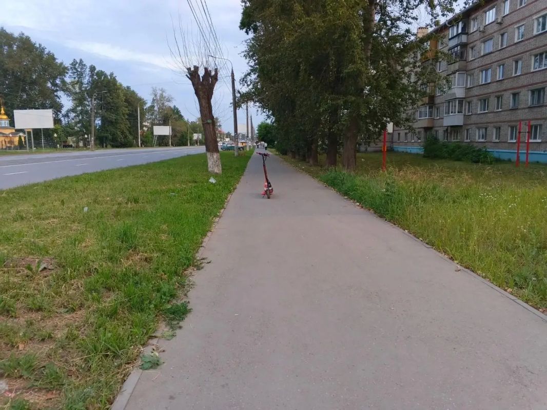 ДТП в Ижевске: водитель электросамоката сбил девочку на тротуаре ДТП в Ижевске: водитель электросамоката сбил девочку на тротуаре