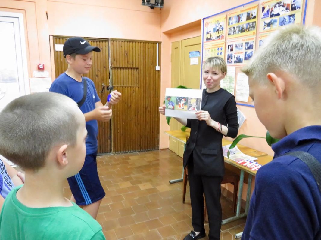 В сельском доме культуры деревни Чура Глазовского района прошло мероприятие под названием «Зарядка со стражем порядка» В сельском доме культуры деревни Чура Глазовского района прошло мероприятие под названием «Зарядка со стражем порядка»