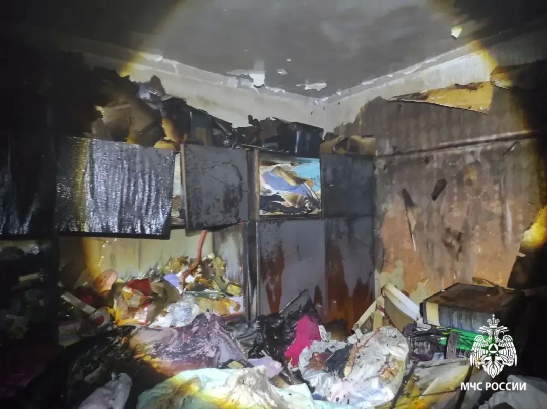 Прохожие помогли спасти шестерых взрослых и 4-летнего ребенка на пожаре в Ижевске Прохожие помогли спасти шестерых взрослых и 4-летнего ребенка на пожаре в Ижевске