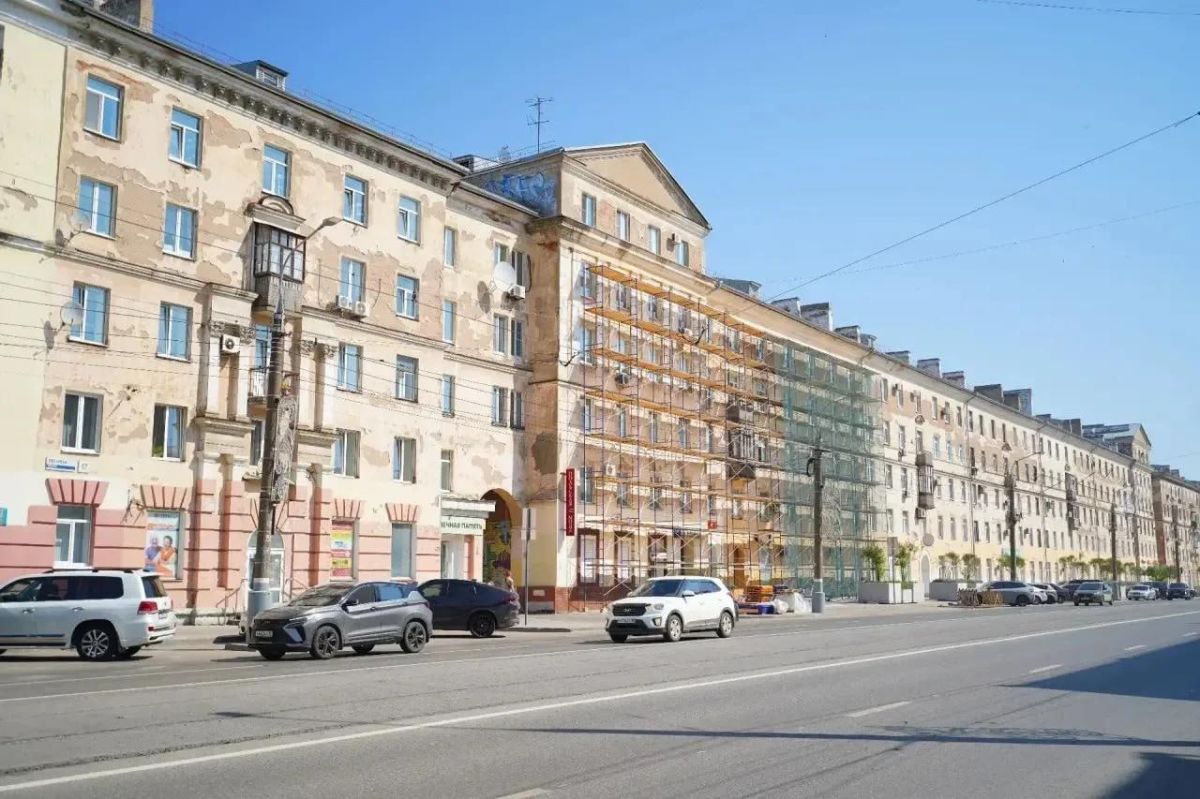 «Дом-квартал» начали ремонтировать на улице Ленина в Ижевске