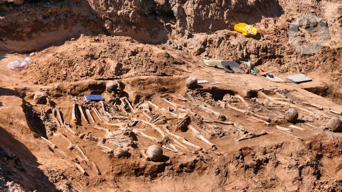 Возле УдГУ в Ижевске археологи наткнулись на ещё одну братскую могилу Возле УдГУ в Ижевске археологи наткнулись на ещё одну братскую могилу