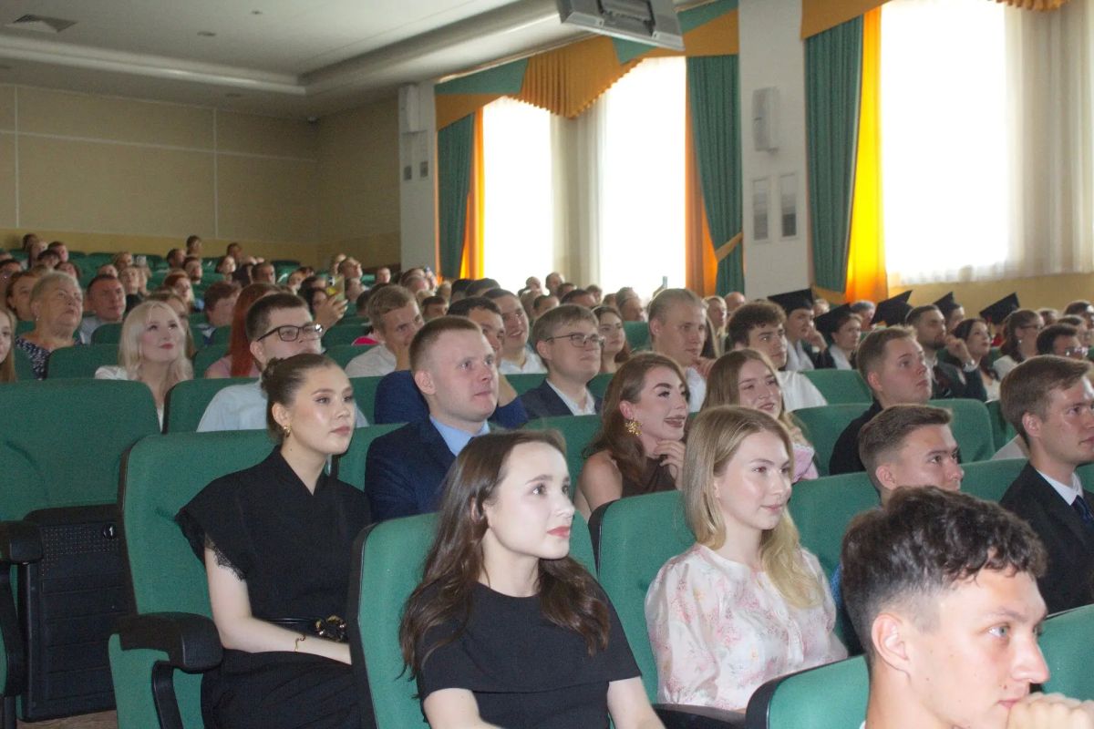 Помощник руководителя управления приняла участие в церемонии вручения дипломов выпускникам Ижевского института (филиал) ФГБОУ ВО «Всероссийский государственный университет юстиции (РПА Минюста России)» Помощник руководителя управления приняла участие в церемонии вручения дипломов выпускникам Ижевского института (филиал) ФГБОУ ВО «Всероссийский государственный университет юстиции (РПА Минюста России)»