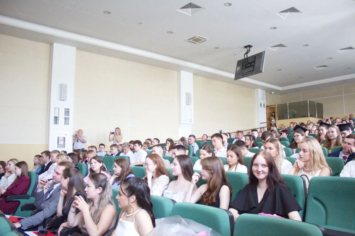 Помощник руководителя управления приняла участие в церемонии вручения дипломов выпускникам Ижевского института (филиал) ФГБОУ ВО «Всероссийский государственный университет юстиции (РПА Минюста России)» Помощник руководителя управления приняла участие в церемонии вручения дипломов выпускникам Ижевского института (филиал) ФГБОУ ВО «Всероссийский государственный университет юстиции (РПА Минюста России)»