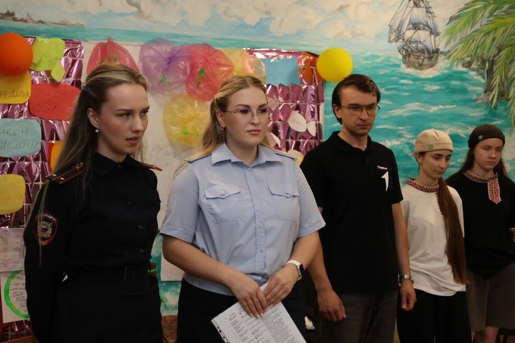 В Удмуртии полицейские и общественники организовали мероприятие «Школа полиции» В Удмуртии полицейские и общественники организовали мероприятие «Школа полиции»