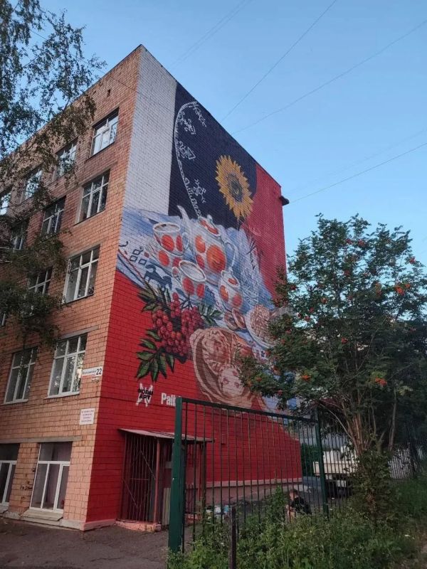 Красна изба углами, а Ижевск - муралами Красна изба углами, а Ижевск - муралами