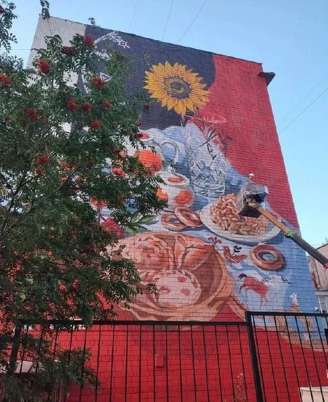 Красна изба углами, а Ижевск - муралами