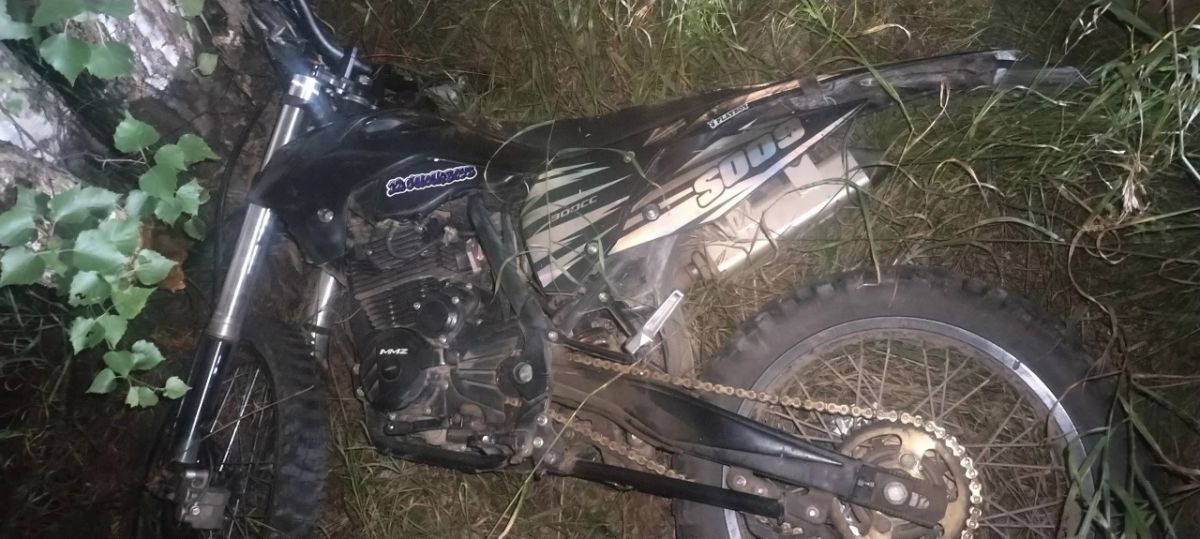В Удмуртии подростки улетели в кювет на питбайке