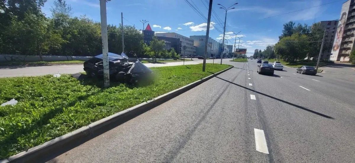 Два человека госпитализированы после ДТП на улице 10 лет Октября в Ижевске