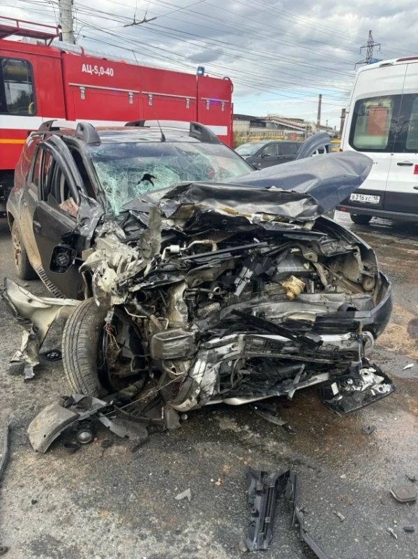 В Ижевске произошло жуткое ДТП с большегрузом и легковушкой