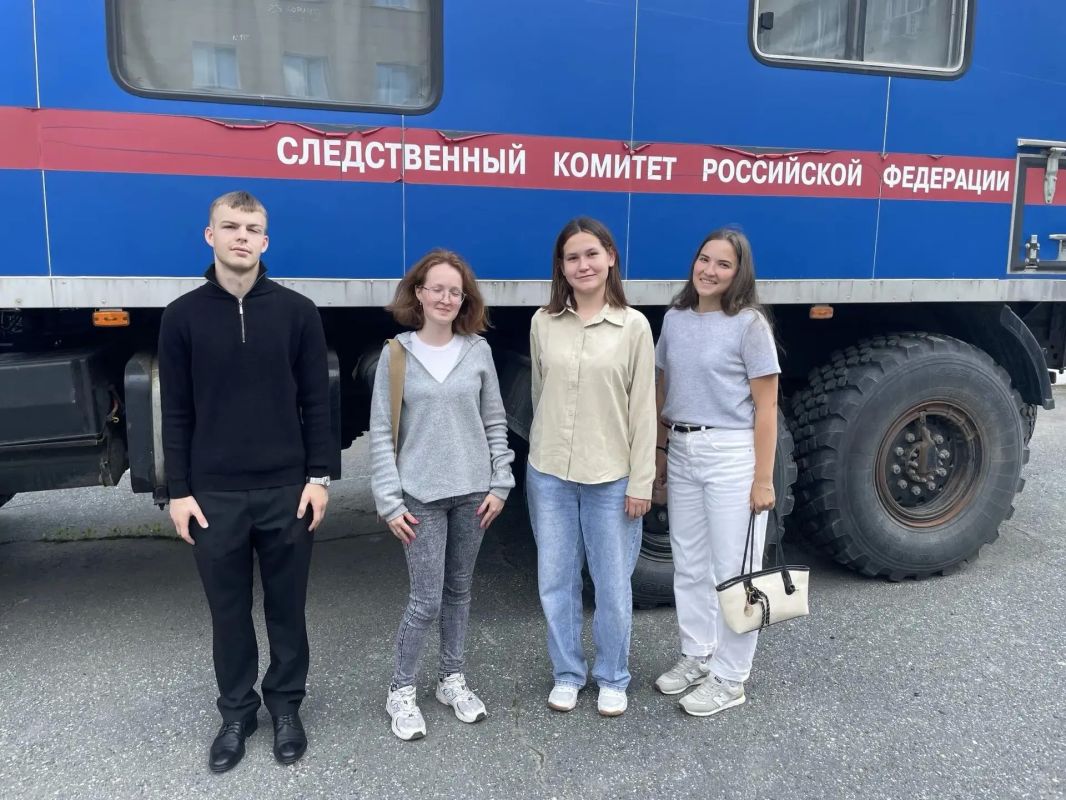 Сотрудники следственного управления встретились с активистами молодёжной общественной организации «Следком» Сотрудники следственного управления встретились с активистами молодёжной общественной организации «Следком»