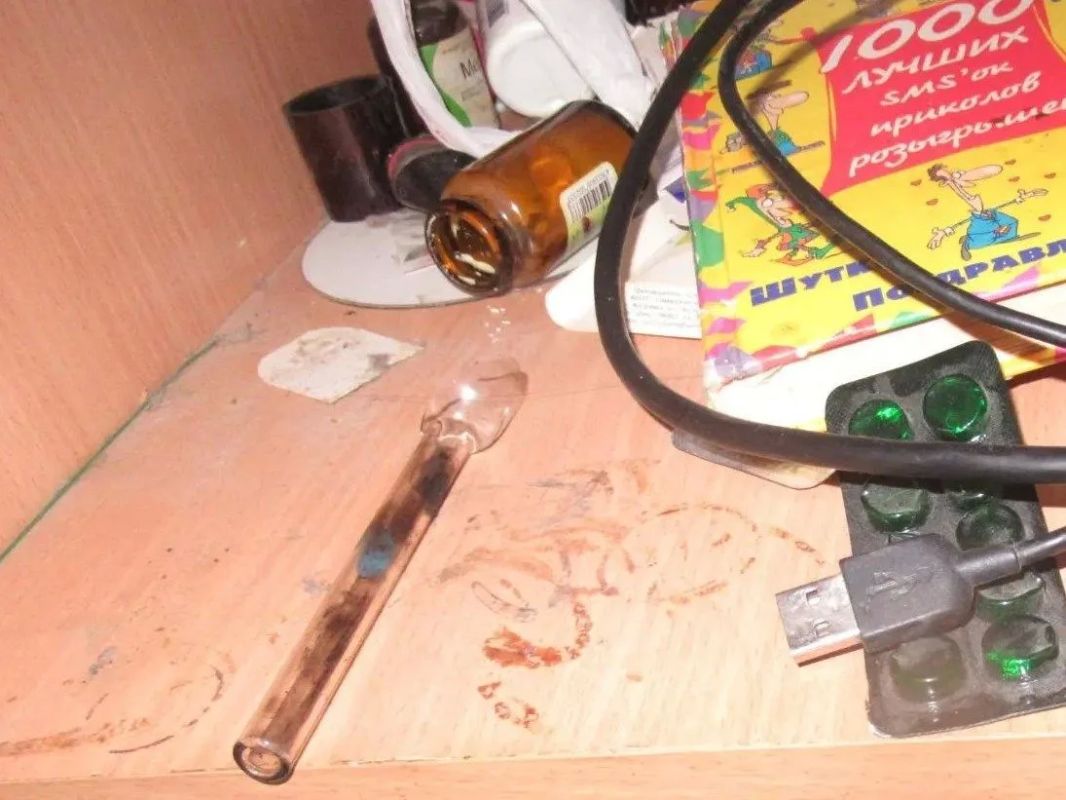 В Глазове сотрудниками полиции ликвидирован наркопритон В Глазове сотрудниками полиции ликвидирован наркопритон