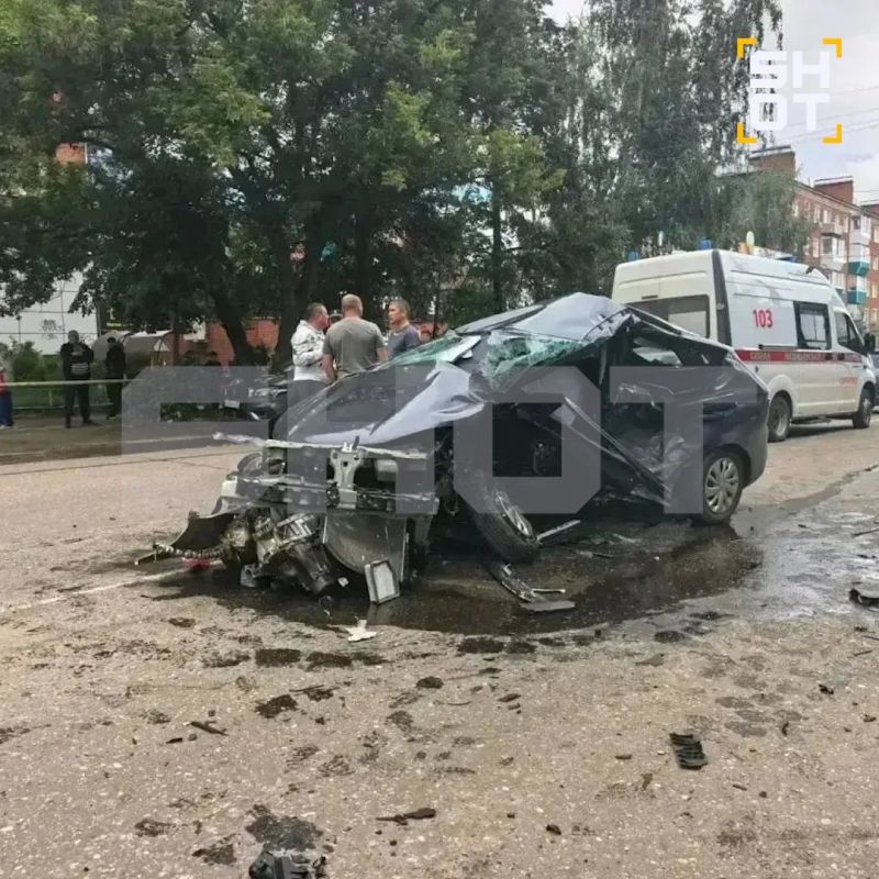 Сын депутата на Audi снёс машину автоинструктора, который учил его водить в Удмуртии Сын депутата на Audi снёс машину автоинструктора, который учил его водить в Удмуртии