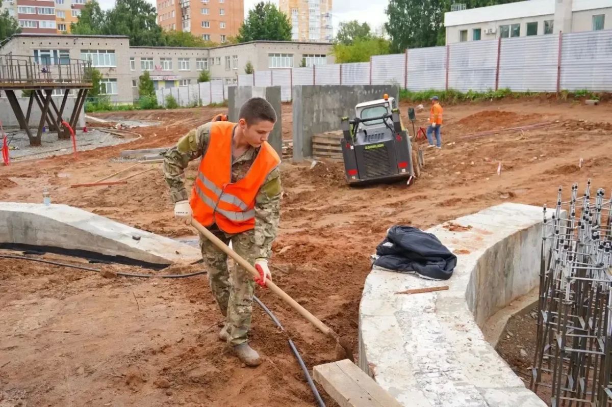 Здесь будет красиво. Следим за преображением сквера на Майской Здесь будет красиво. Следим за преображением сквера на Майской