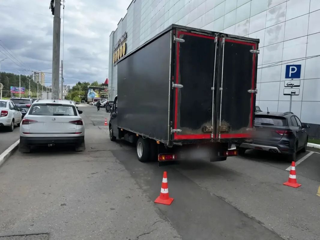 Водитель автомобиля при движении задним ходом совершил наезд на пешехода Водитель автомобиля при движении задним ходом совершил наезд на пешехода