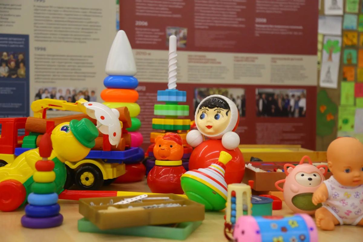 Вернёмся в детство?. В Ижевске открылась передвижная выставка «Мир дошкольного детства: от истоков в будущее» (0+) Вернёмся в детство?. В Ижевске открылась передвижная выставка «Мир дошкольного детства: от истоков в будущее» (0+)