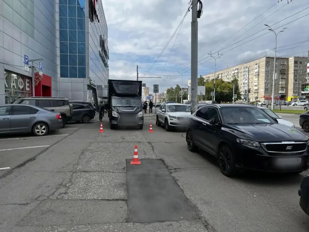 Водитель автомобиля при движении задним ходом совершил наезд на пешехода Водитель автомобиля при движении задним ходом совершил наезд на пешехода