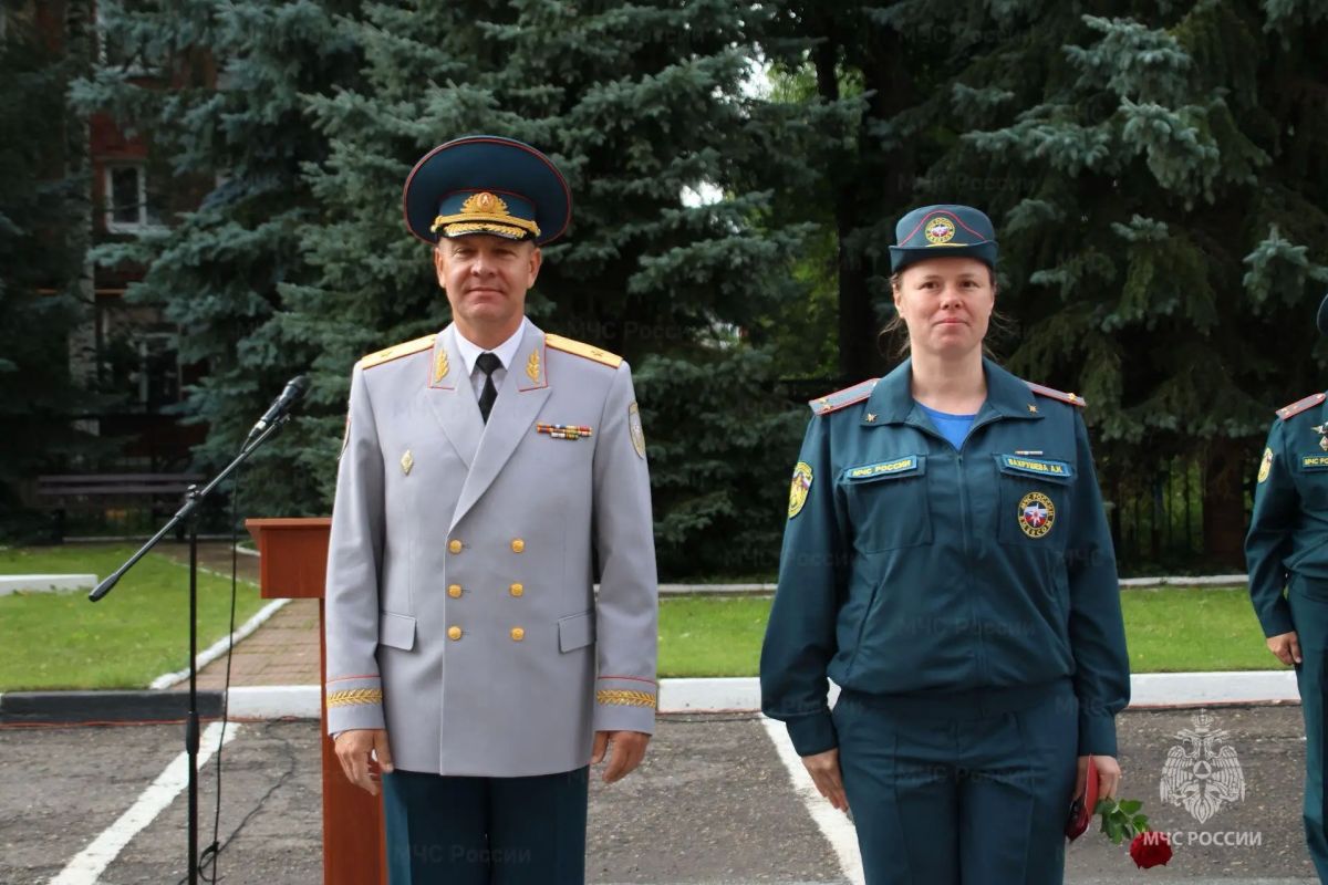 В МЧС Удмуртии прошло торжественное мероприятие ко Дню Государственного флага России В МЧС Удмуртии прошло торжественное мероприятие ко Дню Государственного флага России