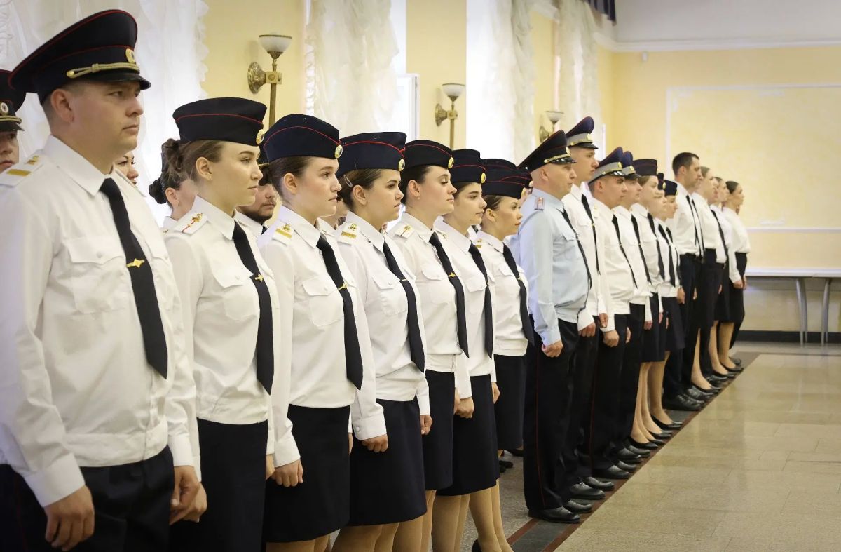 В Удмуртии в преддверии Дня Государственного флага молодые сотрудники приняли Присягу В Удмуртии в преддверии Дня Государственного флага молодые сотрудники приняли Присягу