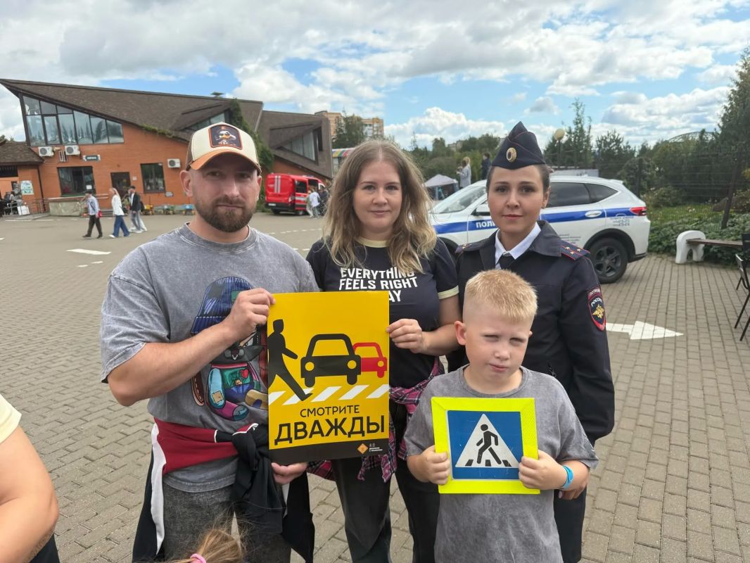 Традиционно, в преддверии начала нового учебного года в зоологическом парке Удмуртской Республики состоялось межведомственное профилактическое мероприятие «Азбука безопасности», с привлечением сотрудников МЧС... Традиционно, в преддверии начала нового учебного года в зоологическом парке Удмуртской Республики состоялось межведомственное профилактическое мероприятие «Азбука безопасности», с привлечением сотрудников МЧС...