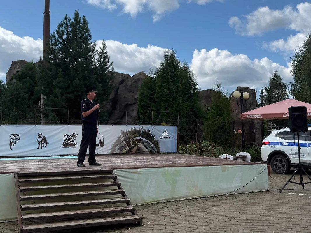 Традиционно, в преддверии начала нового учебного года в зоологическом парке Удмуртской Республики состоялось межведомственное профилактическое мероприятие «Азбука безопасности», с привлечением сотрудников МЧС... Традиционно, в преддверии начала нового учебного года в зоологическом парке Удмуртской Республики состоялось межведомственное профилактическое мероприятие «Азбука безопасности», с привлечением сотрудников МЧС...