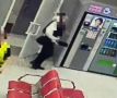 В Удмуртии полицейские задержали двух молодых девушек, работающих на мошенников, которые похитили более 15 млн рублей у вдовы участника СВО, сообщает пресс-служба МВД по Удмуртии