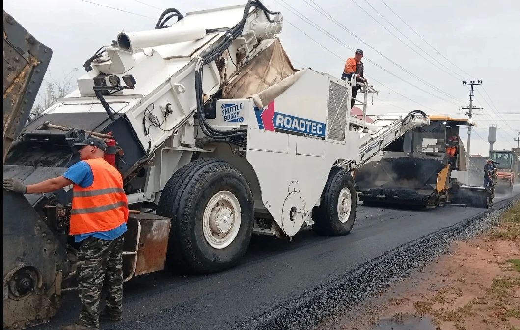 Дорожники приступили к укладке верхнего слоя асфальтобетона в переулке Юбилейный в селе Вавож Дорожники приступили к укладке верхнего слоя асфальтобетона в переулке Юбилейный в селе Вавож