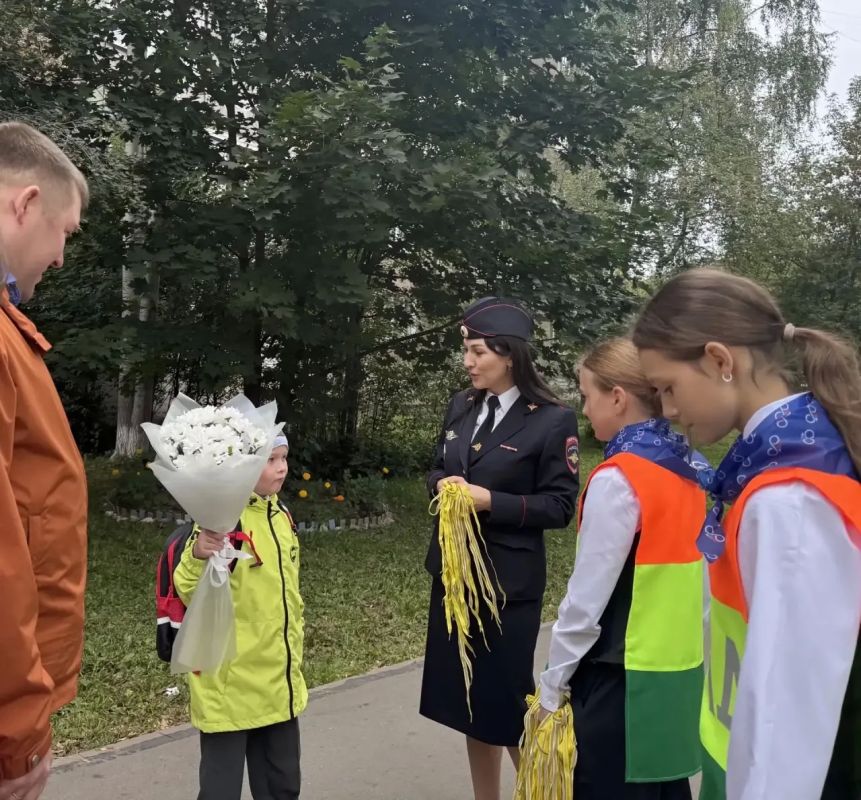 Первое сентября - день волнений и открытий: для когото это первый шаг в школу, для когото - радостная встреча с друзьями Первое сентября - день волнений и открытий: для когото это первый шаг в школу, для когото - радостная встреча с друзьями