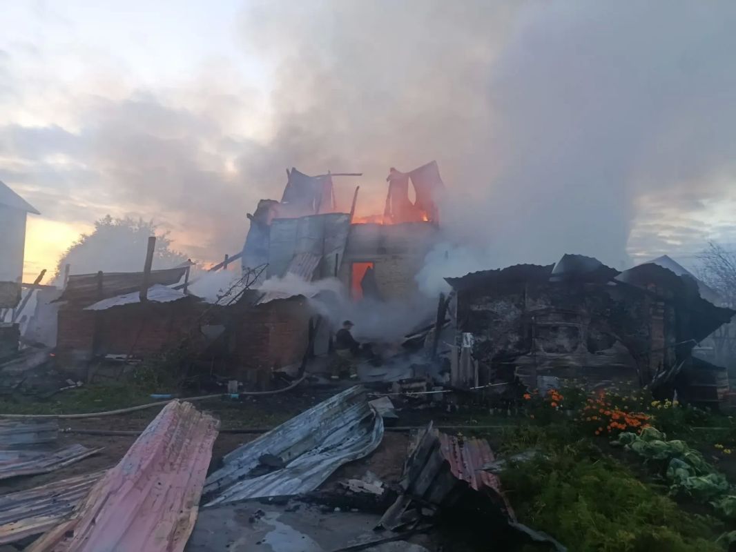 Трагедия в Удмуртии: один человек погиб на пожаре в селе Сюмси Трагедия в Удмуртии: один человек погиб на пожаре в селе Сюмси