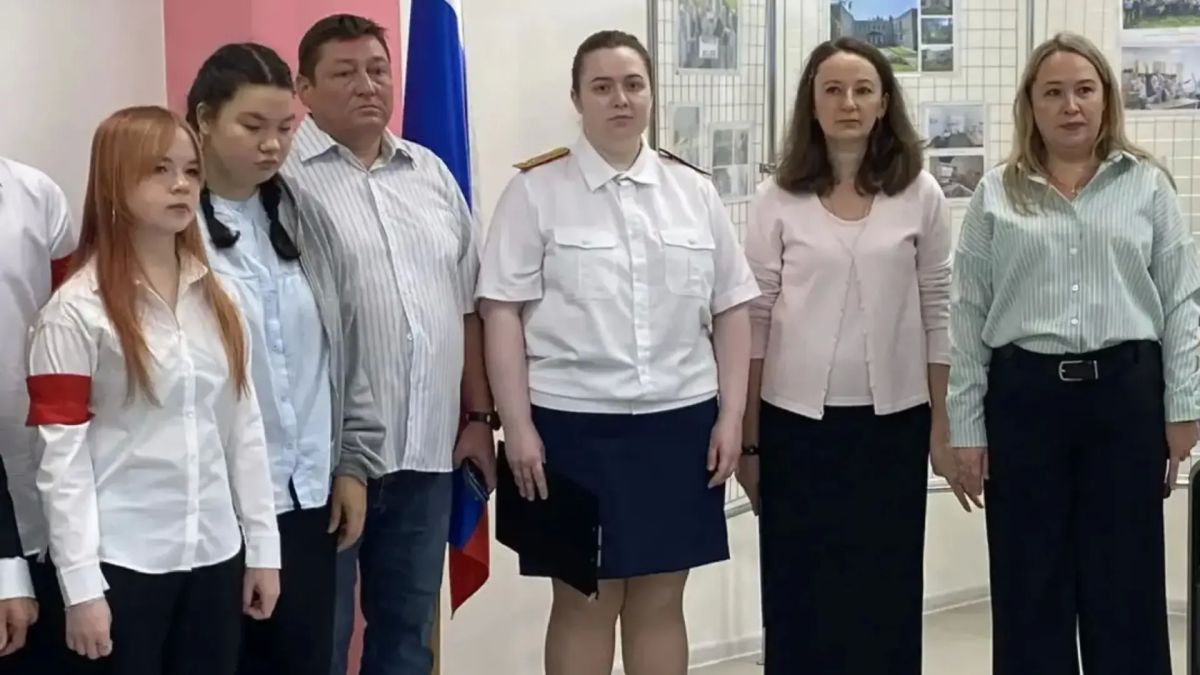 В День знаний сотрудники территориальных следственных отделов посетили подшефные школы и кадетские классы В День знаний сотрудники территориальных следственных отделов посетили подшефные школы и кадетские классы